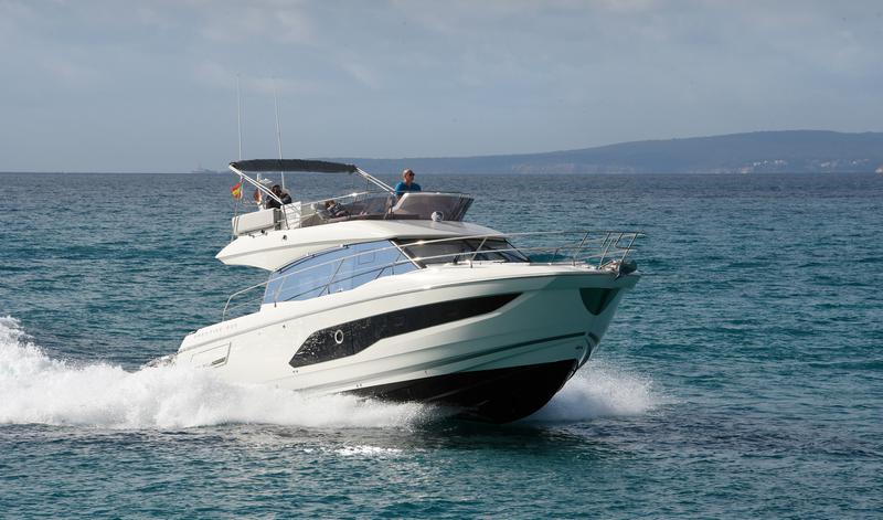 Book yachts online - motorboat - Prestige 420 New - My Love II - rent