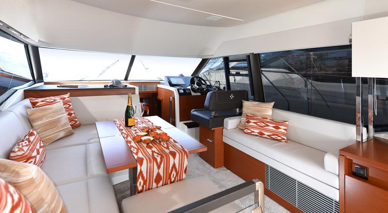 Book yachts online - motorboat - Prestige 420 New - My Love II - rent
