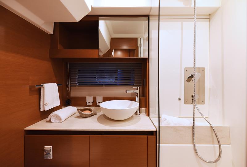 Book yachts online - motorboat - Prestige 420 New - My Love II - rent