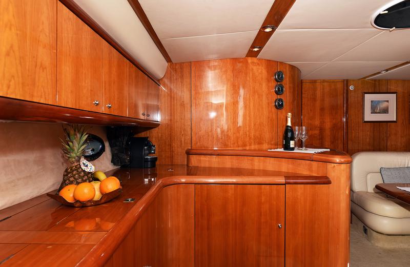 Book yachts online - motorboat - Camargue 50 - GOODLIFE - rent