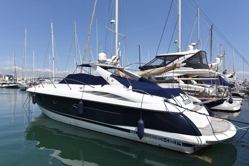 Book yachts online - motorboat - Camargue 50 - GOODLIFE - rent