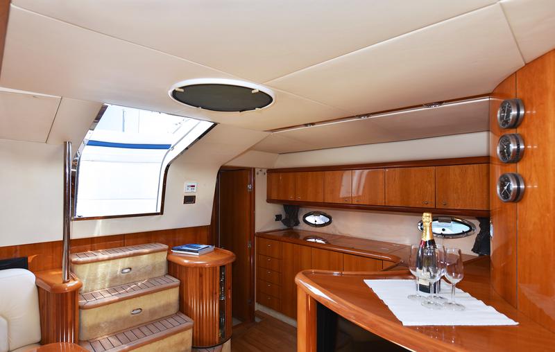 Book yachts online - motorboat - Camargue 50 - GOODLIFE - rent