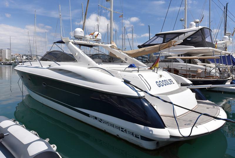Book yachts online - motorboat - Camargue 50 - GOODLIFE - rent