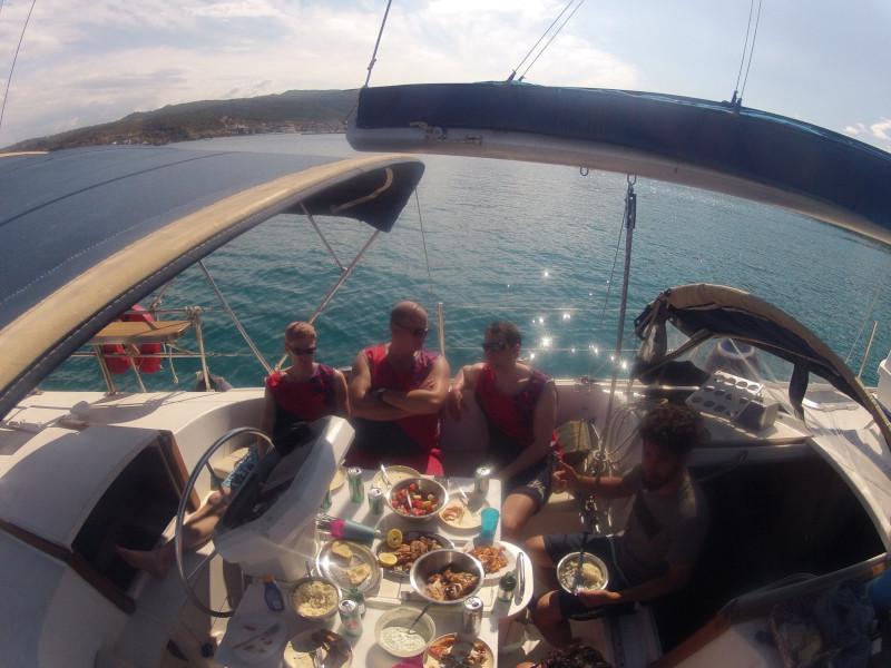 Book yachts online - sailboat - Jeanneau 41 - Ikarian Spirit - rent