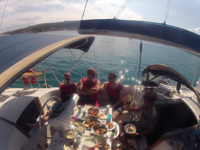 Book yachts online - sailboat - Jeanneau 41 - Ikarian Spirit - rent