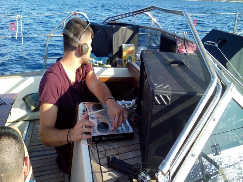 Book yachts online - sailboat - Freedom 58 - Ikarian Star - rent