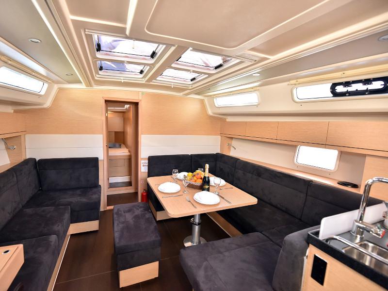 Book yachts online - sailboat - Hanse 458 - YASSICA - rent