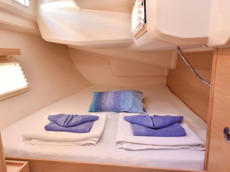 Book yachts online - sailboat - Hanse 418 - YAVANSU - rent