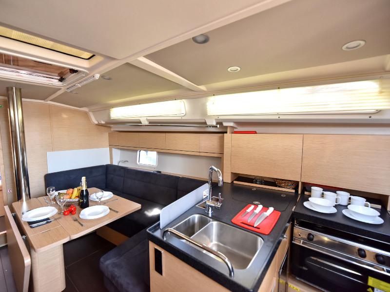 Book yachts online - sailboat - Hanse 418 - YAVANSU - rent