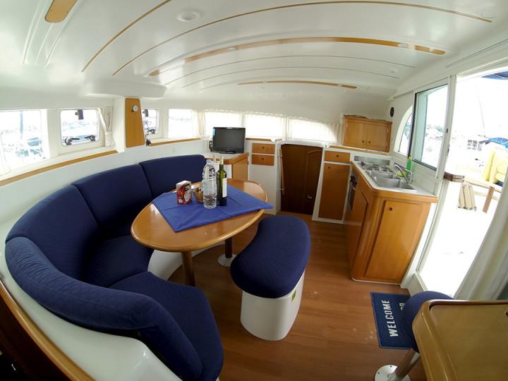 Book yachts online - catamaran - Lagoon 38 - Manatéa - rent