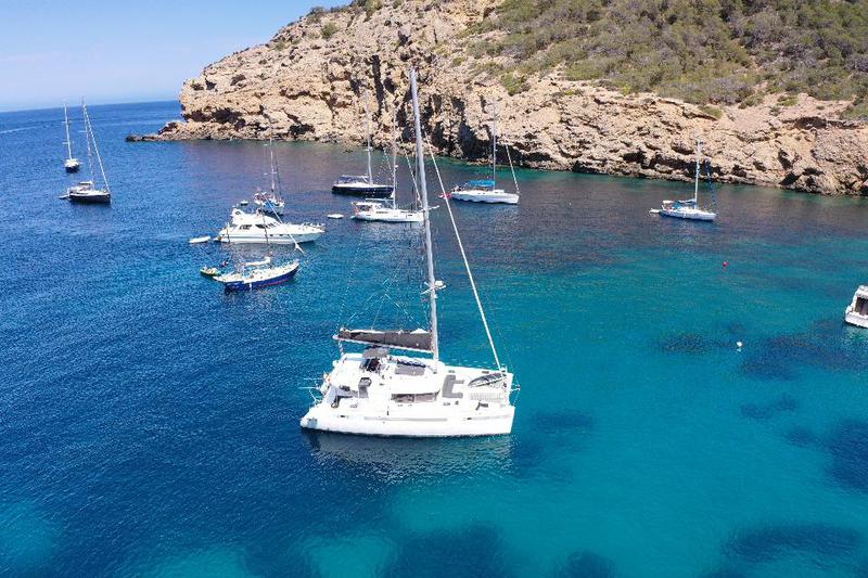 Book yachts online - catamaran - Lagoon 450  Flybridge - Cidici - rent