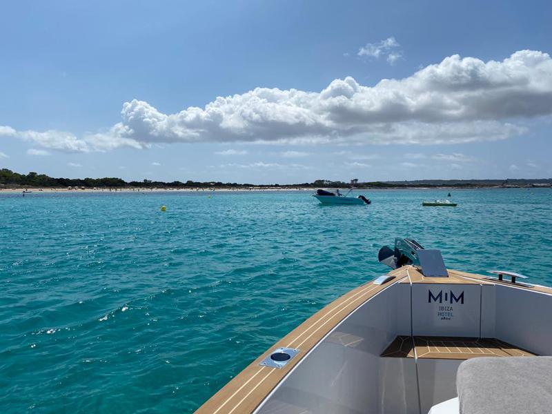 Book yachts online - motorboat - Fjord 44 Open - MEDCAT68 Available for daily charter only - From 10:00 to 20:00 - 0 night - rent