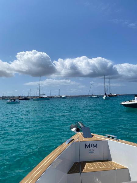 Book yachts online - motorboat - Fjord 44 Open - MEDCAT68 Available for daily charter only - From 10:00 to 20:00 - 0 night - rent