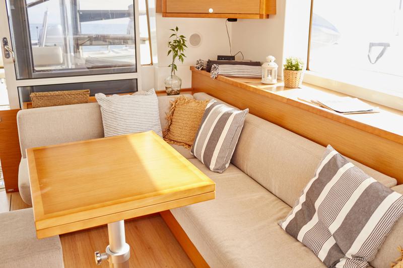 Book yachts online - catamaran - Lagoon 560 - Big Gani - rent