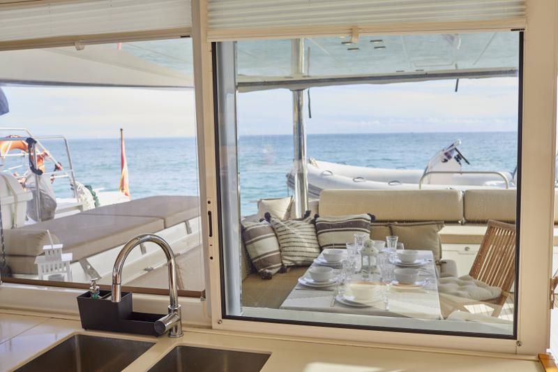 Book yachts online - catamaran - Lagoon 560 - Big Gani - rent