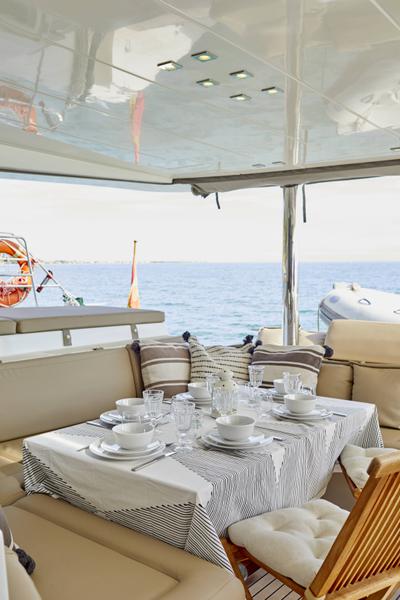 Book yachts online - catamaran - Lagoon 560 - Big Gani - rent