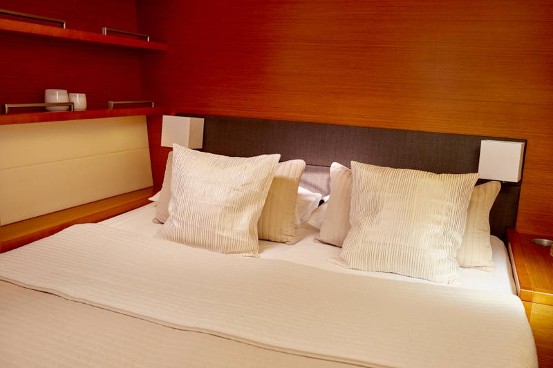 Book yachts online - catamaran - Lagoon 560 - Big Gani - rent