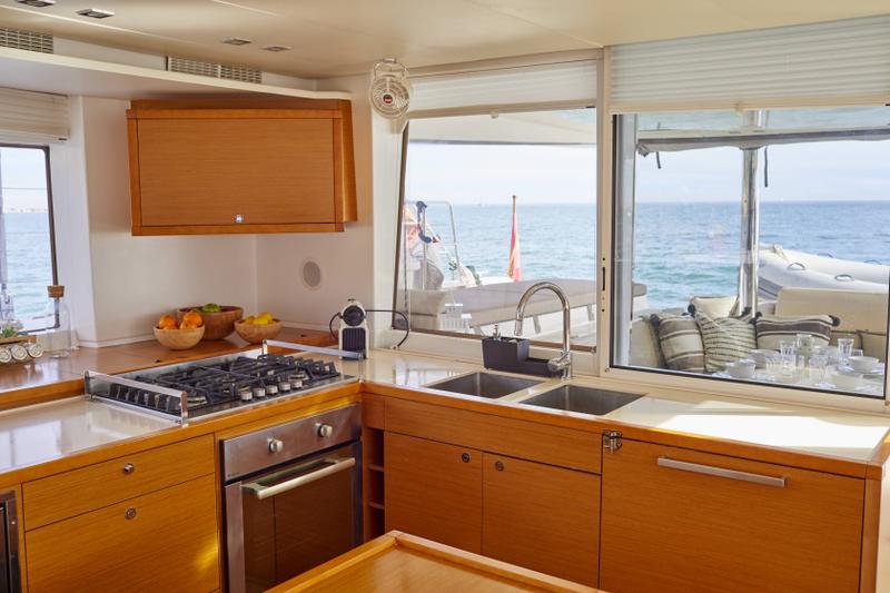 Book yachts online - catamaran - Lagoon 560 - Big Gani - rent