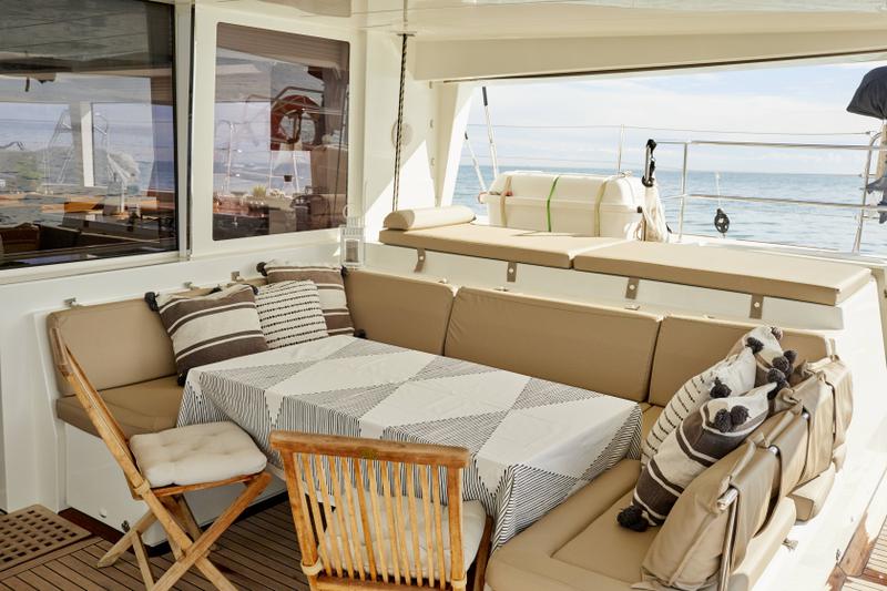Book yachts online - catamaran - Lagoon 560 - Big Gani - rent