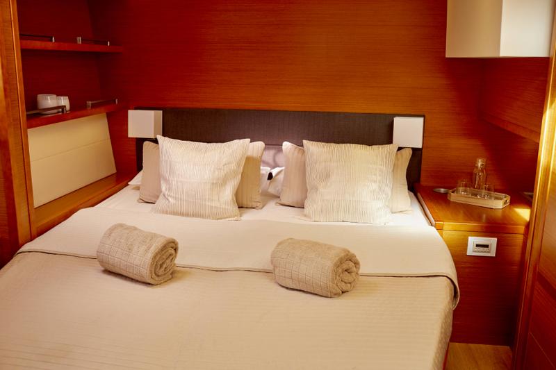 Book yachts online - catamaran - Lagoon 560 - Big Gani - rent