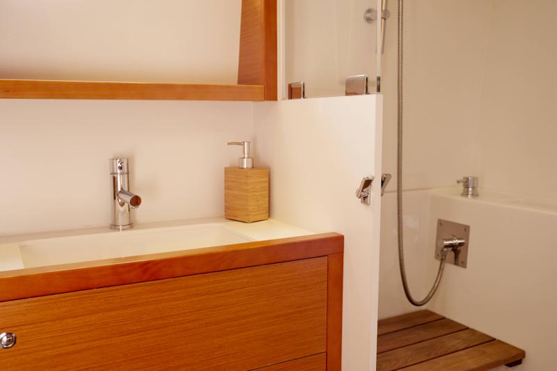 Book yachts online - catamaran - Lagoon 560 - Big Gani - rent