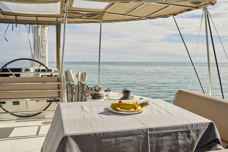 Book yachts online - catamaran - Lagoon 560 - Big Gani - rent