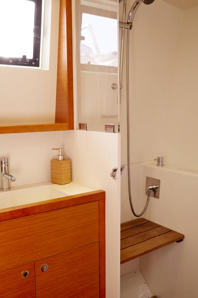 Book yachts online - catamaran - Lagoon 560 - Big Gani - rent