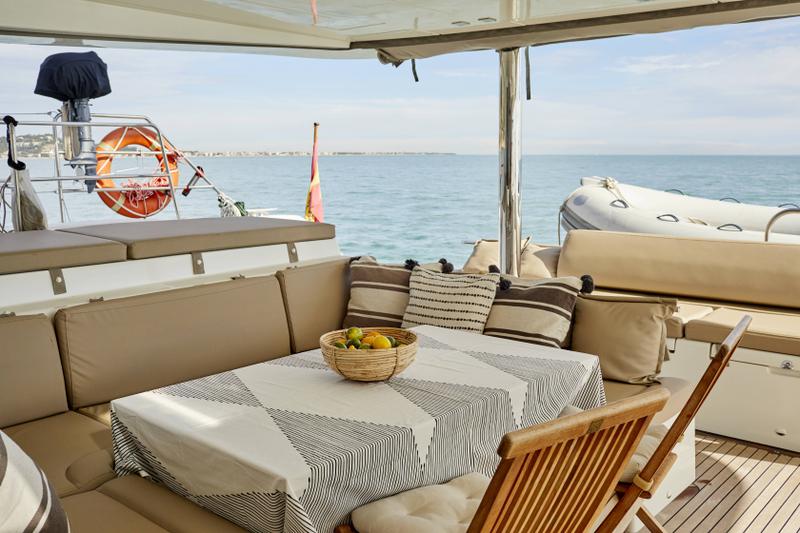 Book yachts online - catamaran - Lagoon 560 - Big Gani - rent