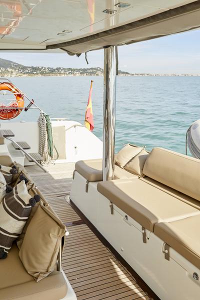 Book yachts online - catamaran - Lagoon 560 - Big Gani - rent