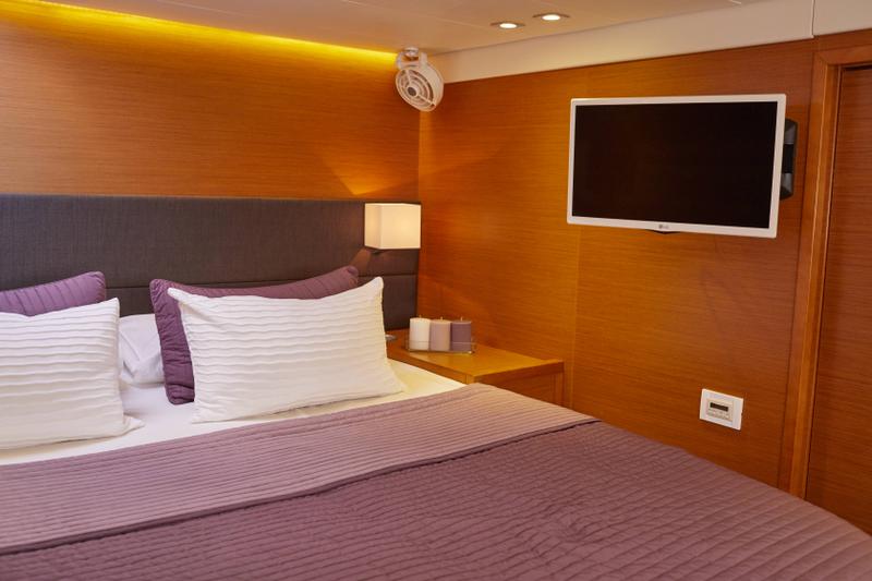 Book yachts online - catamaran - Lagoon 560 - Big Gani - rent