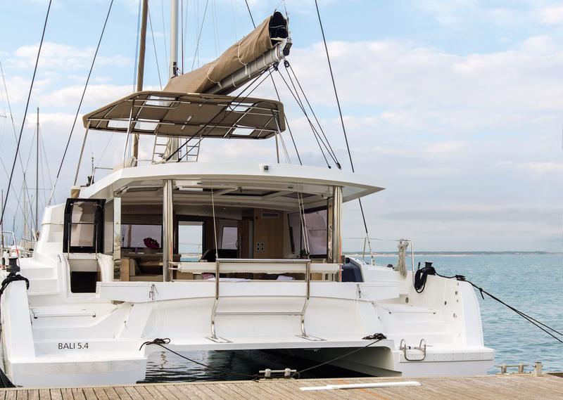 Book yachts online - catamaran - Bali 5.4. - Amura - rent