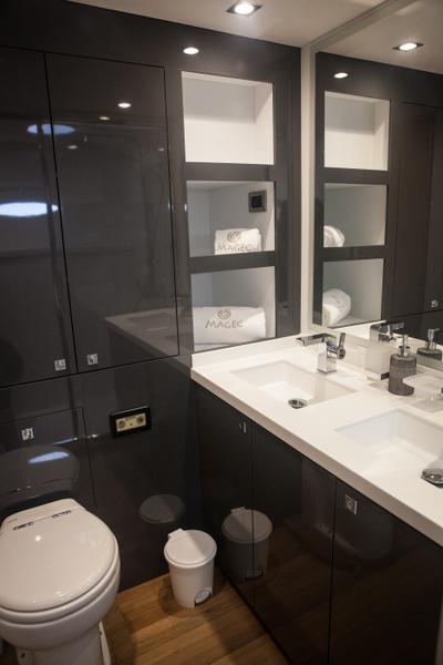 Book yachts online - catamaran - Victoria 67 - Magec - rent