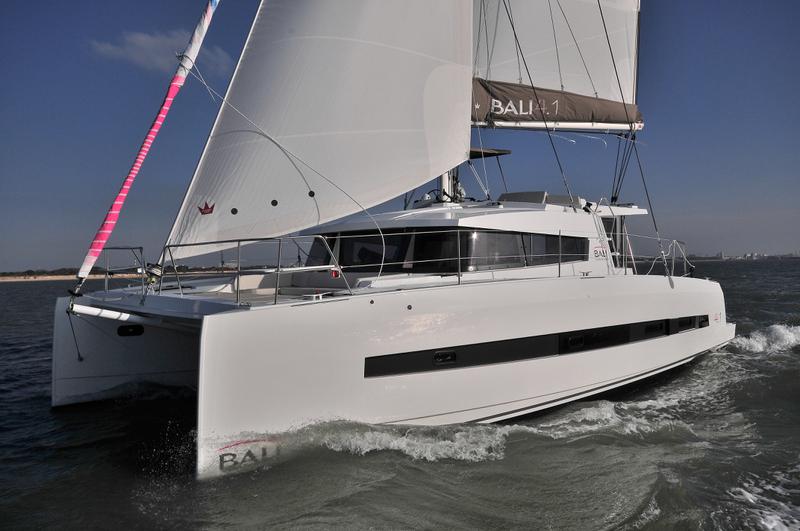 Book yachts online - catamaran - Bali 4.1 - Intrepido - rent