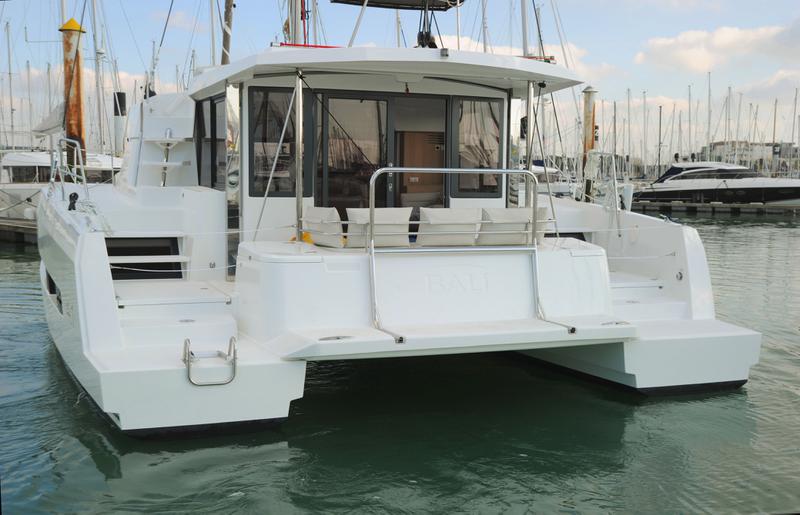 Book yachts online - catamaran - Bali 4.1 - Intrepido - rent