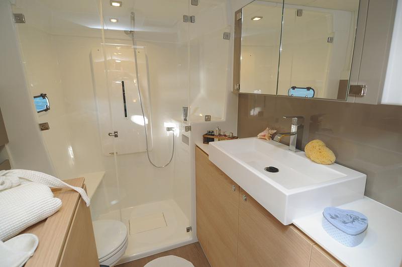 Book yachts online - catamaran - Bali 4.1 - Intrepido - rent