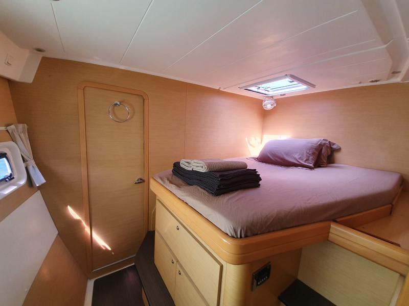 Book yachts online - catamaran - Lagoon 420 - Exit Strategy - rent