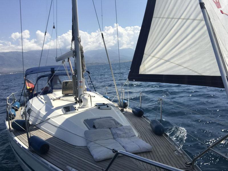 Book yachts online - sailboat - Bavaria 38 Holiday - Whisper III - rent