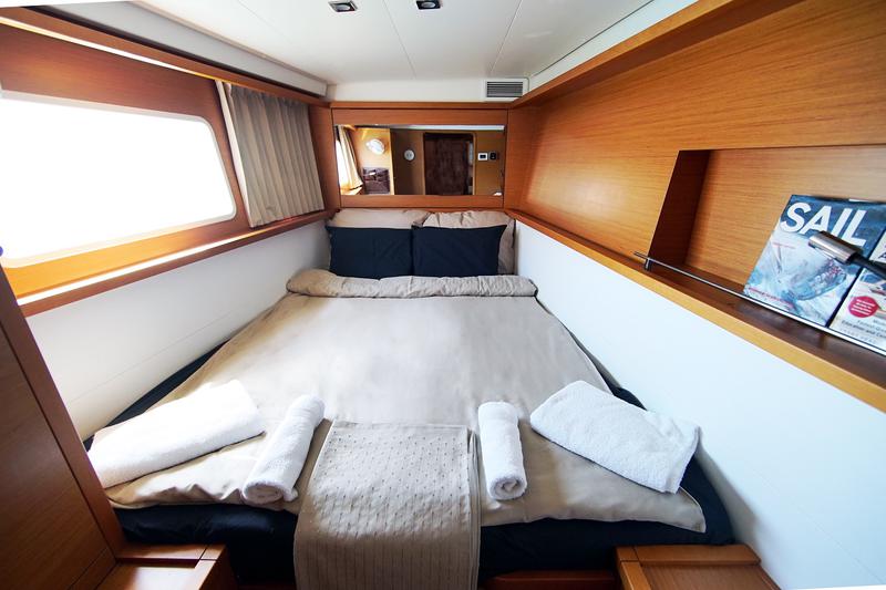 Book yachts online - catamaran - Lagoon 450 - Black Duck - rent