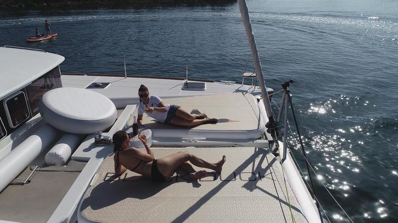 Book yachts online - catamaran - Lagoon 450 - Black Duck - rent
