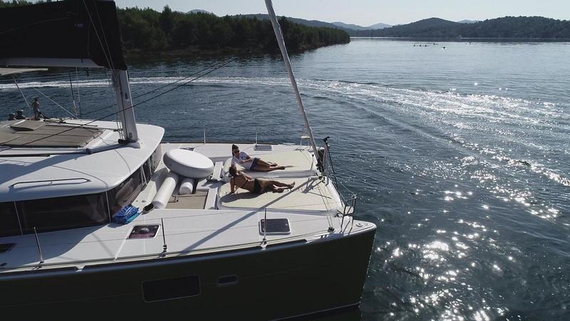 Book yachts online - catamaran - Lagoon 450 - Black Duck - rent