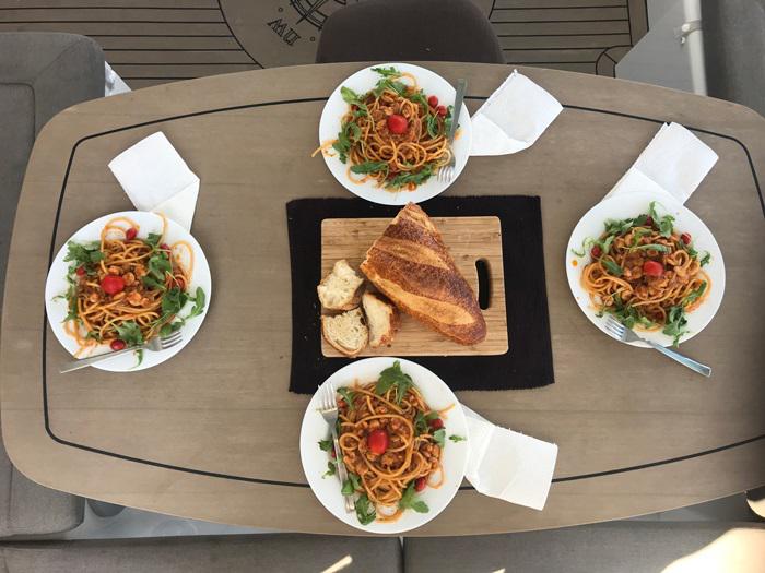 Book yachts online - catamaran - Lagoon 450 - Black Duck - rent