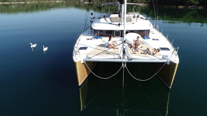 Book yachts online - catamaran - Lagoon 450 - Black Duck - rent