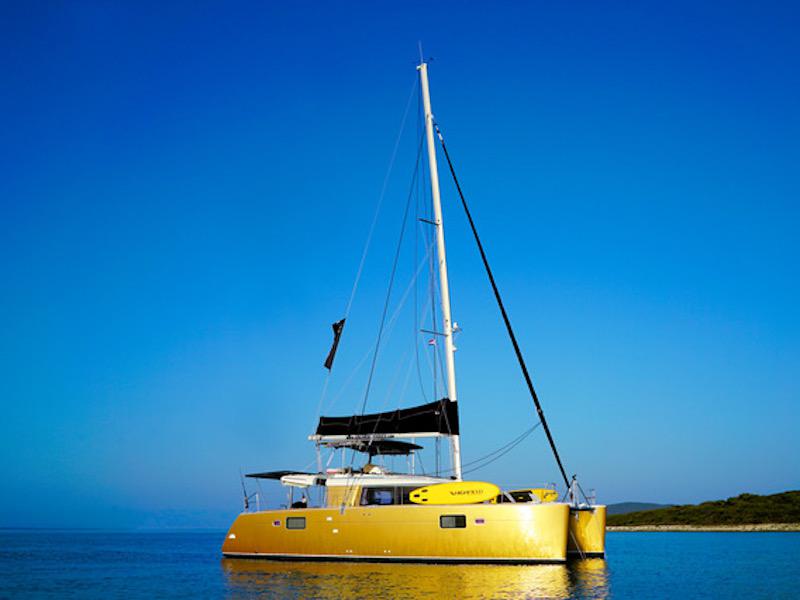 Book yachts online - catamaran - Lagoon 450 - Black Duck - rent
