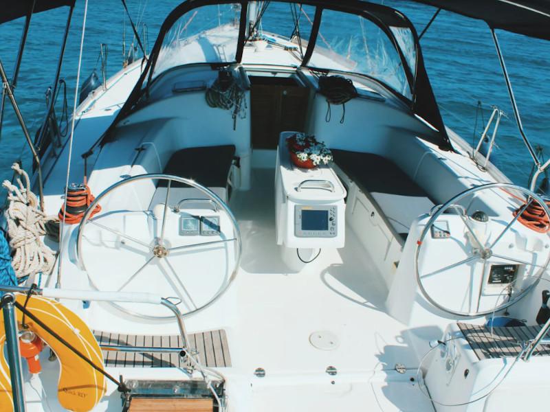 Book yachts online - sailboat - Cyclades 43.4 - Estera - rent