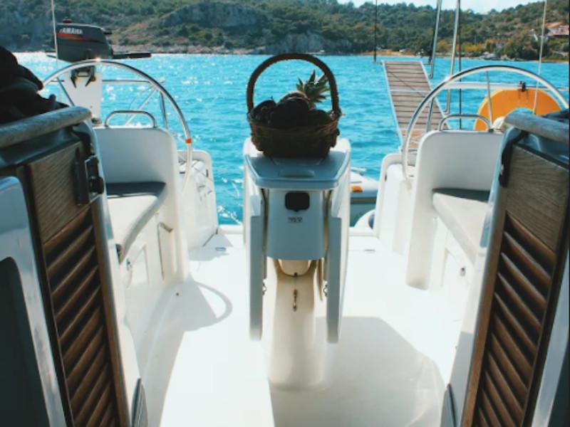 Book yachts online - sailboat - Cyclades 43.4 - Estera - rent