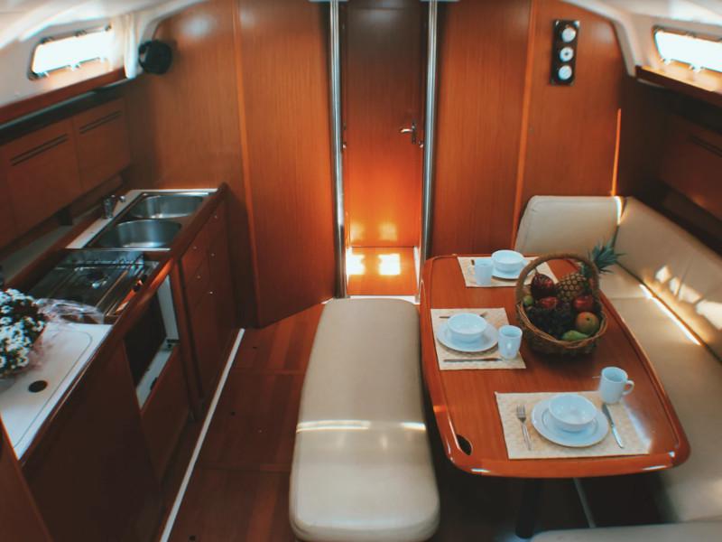 Book yachts online - sailboat - Cyclades 43.4 - Estera - rent