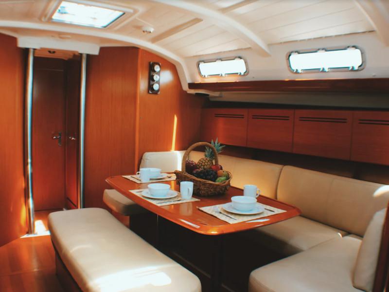 Book yachts online - sailboat - Cyclades 43.4 - Estera - rent