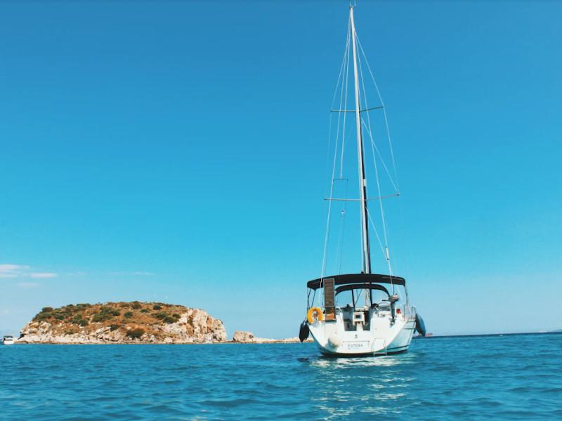 Book yachts online - sailboat - Cyclades 43.4 - Estera - rent
