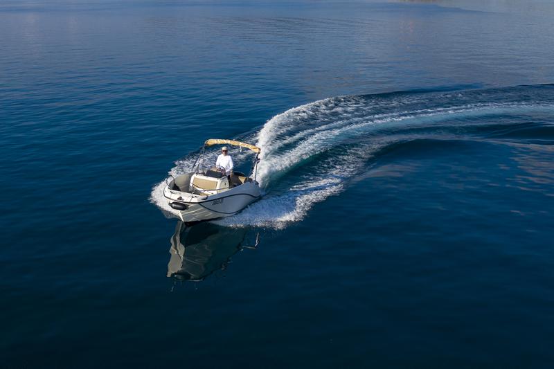 Book yachts online - motorboat - Quicksilver Activ 555 - no name - rent
