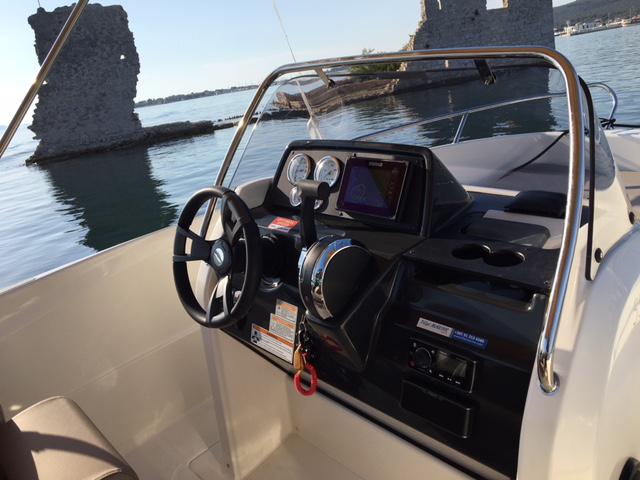 Book yachts online - motorboat - Quicksilver Activ 555 - no name - rent